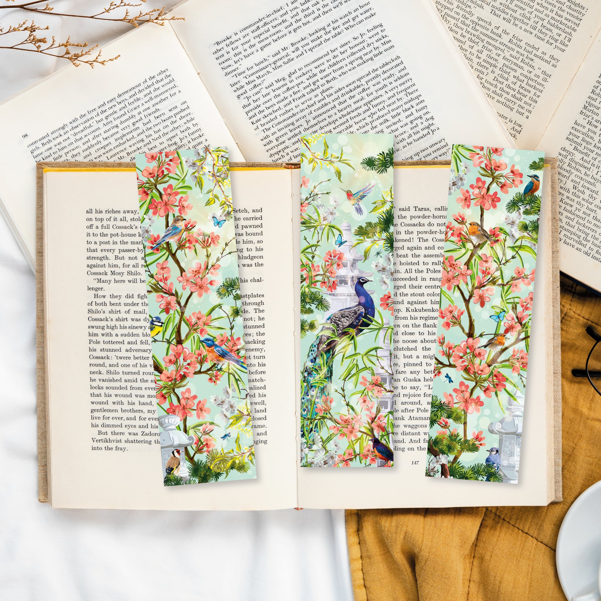 Marque-page floral au style printanier, parfait pour accompagner vos lectures de saison
